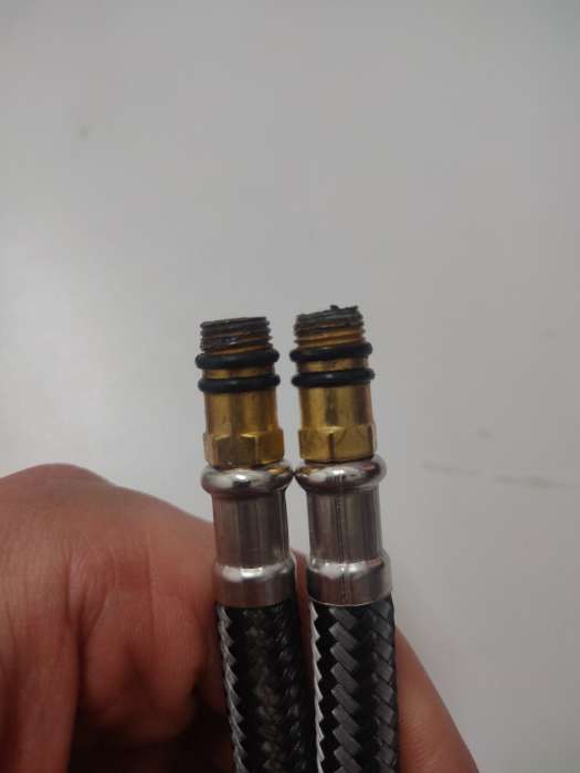 Фотография покупателя товара Смеситель для кухни ZEIN Z2386, однорычажный, картридж 35 мм, нержавеющая сталь, сатин - Фото 2