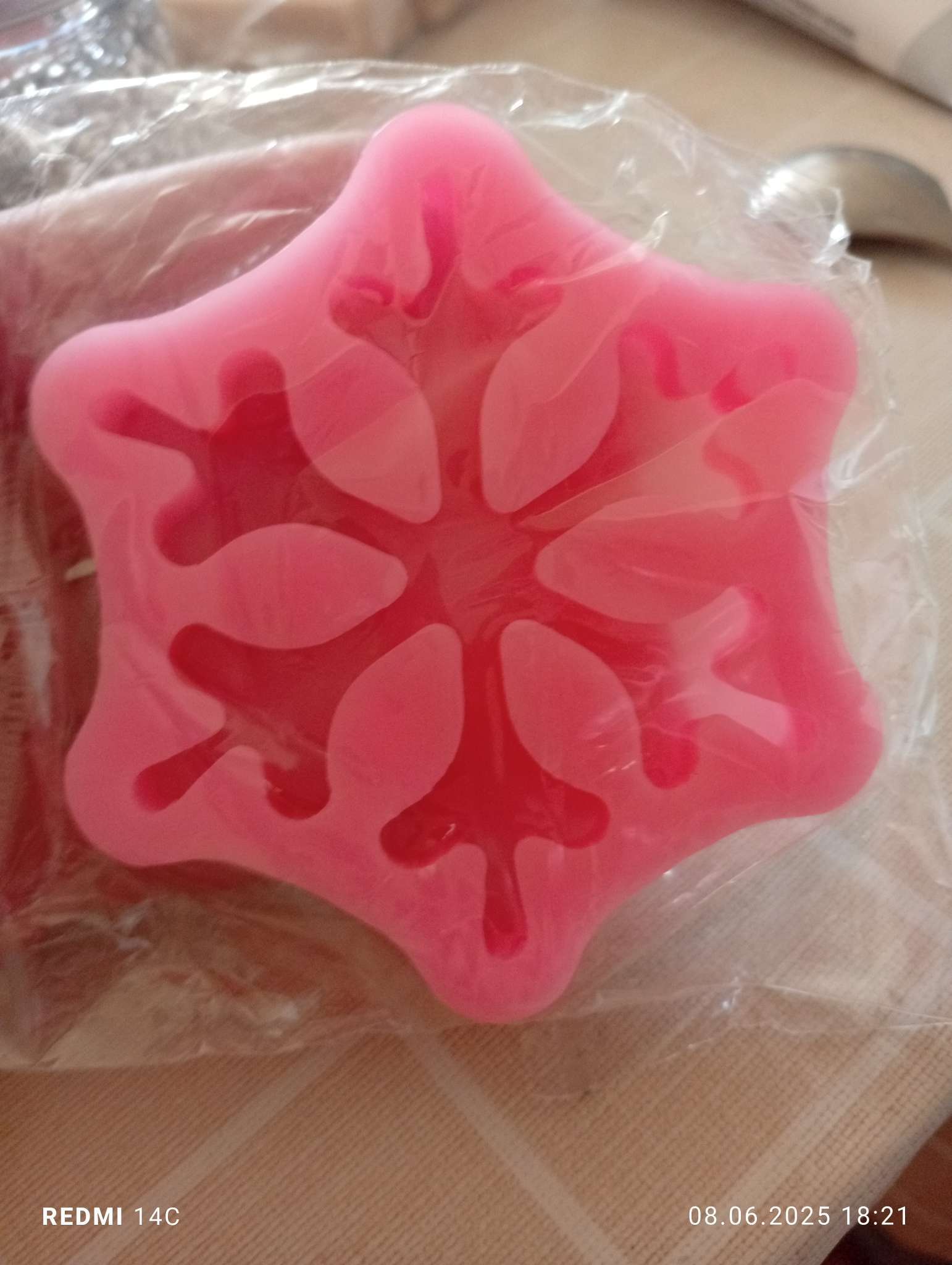 Фотография покупателя товара Молд для заливки новогодний «Орион», силикон, 8.5×8.5×1.5 см, розовый - Фото 3