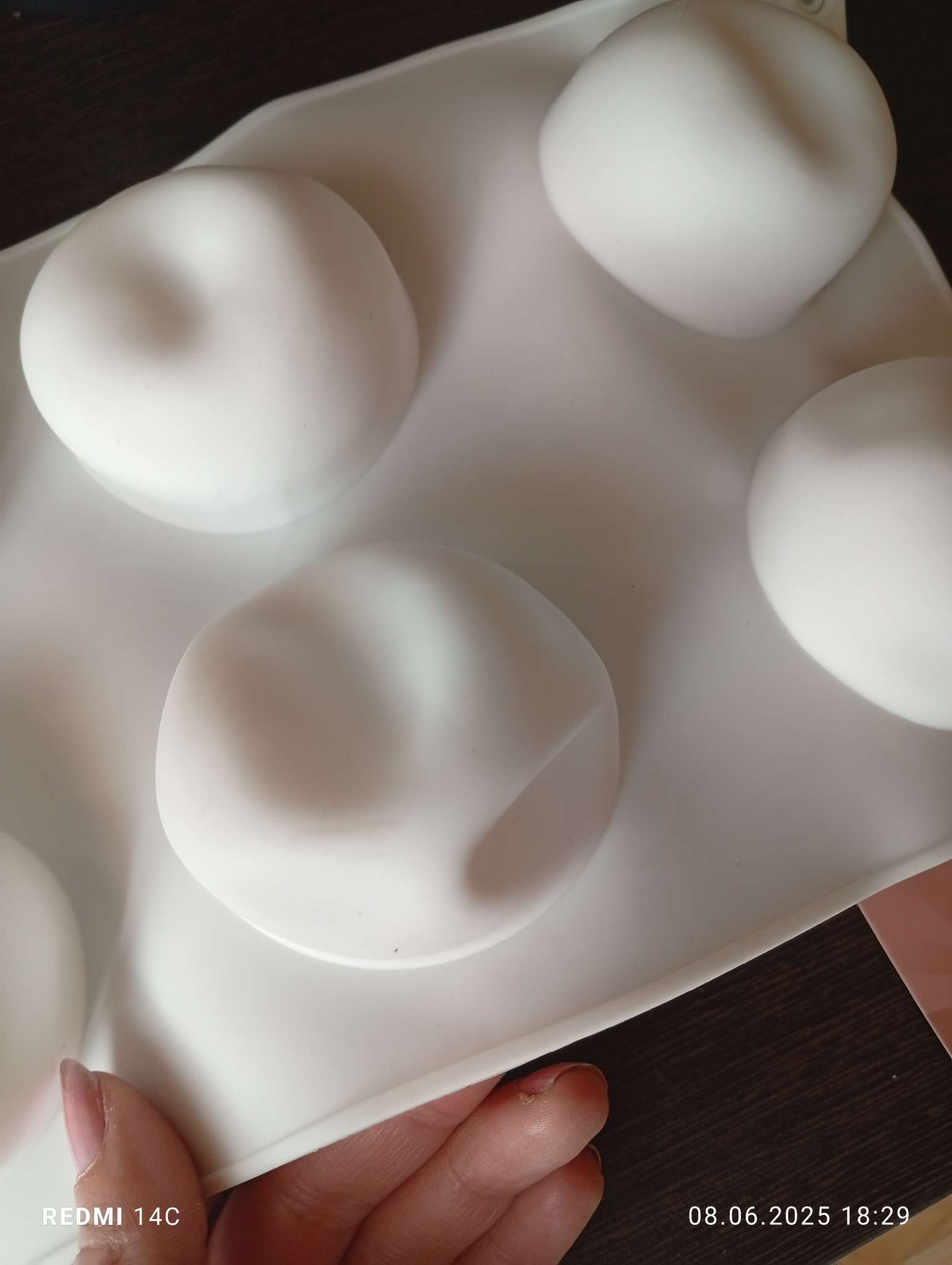 Фотография покупателя товара Форма для муссовых десертов и выпечки Доляна «Яблоко», силикон, 29×17×5.5 см, 6 ячеек (d=6 см), белая - Фото 7