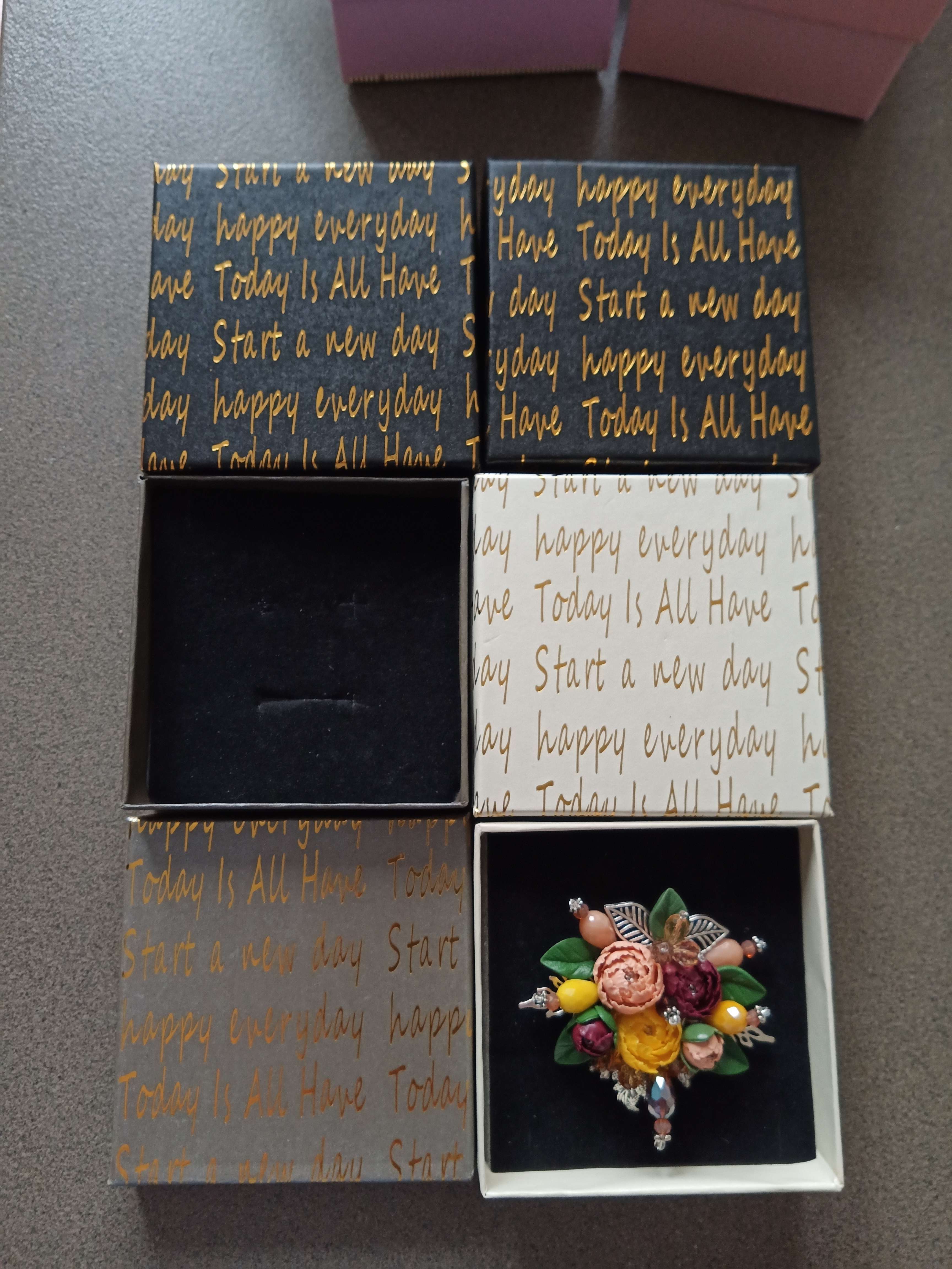 Фотография покупателя товара Коробочка подарочная под браслет/часы «Курсив», 9×9 (размер полезной части 8,5×8,5 см), цвет МИКС - Фото 6