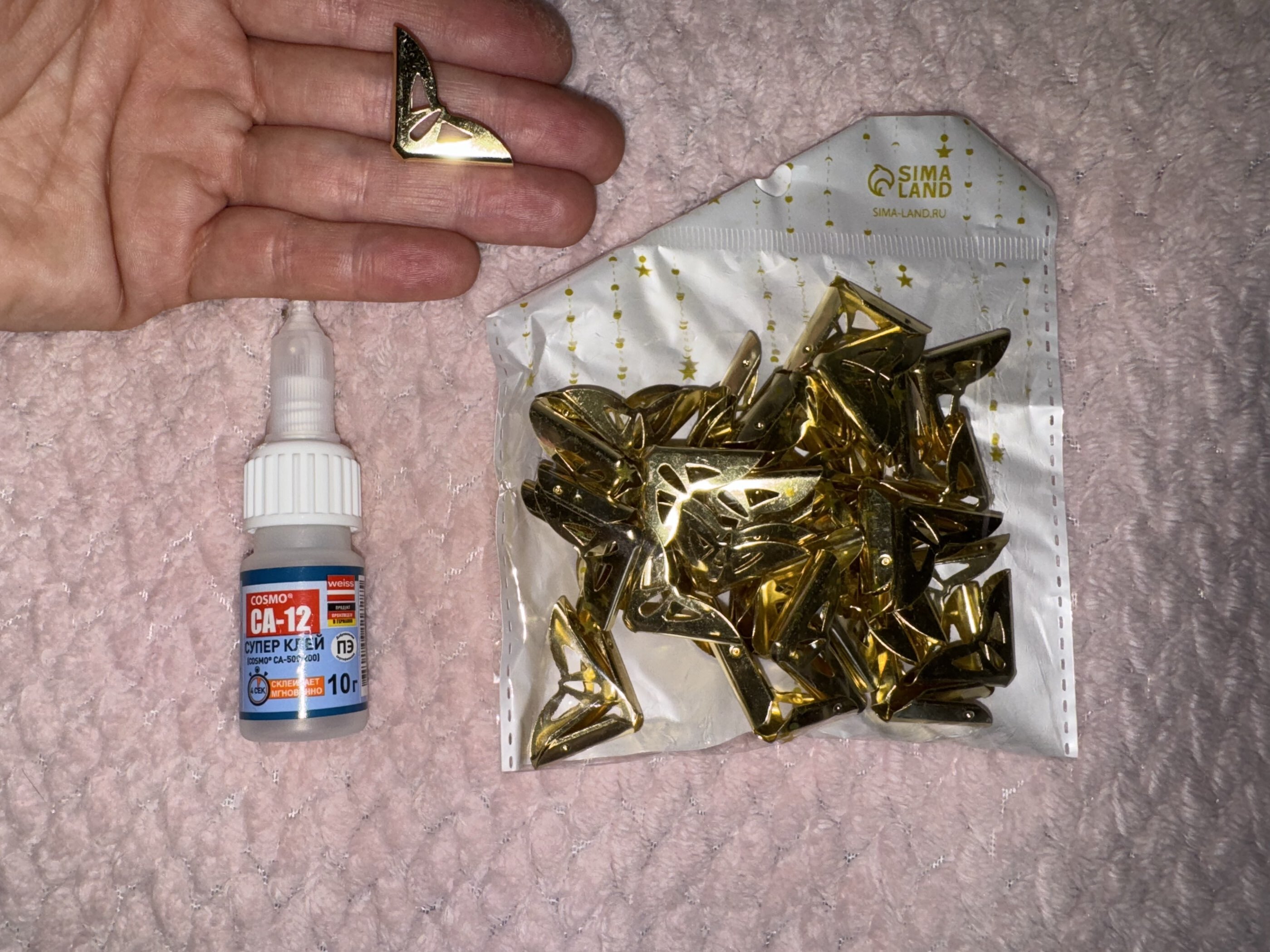 Фотография покупателя товара Защитный уголок для альбома, блокнота, металл под золото, резной, 2.1×2.8×0.5 см - Фото 2