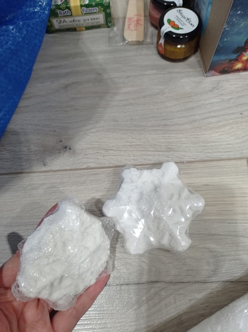 Фотография покупателя товара Бомбочка для ванн «Снежинка», белая, с ароматом ванили, 100 г