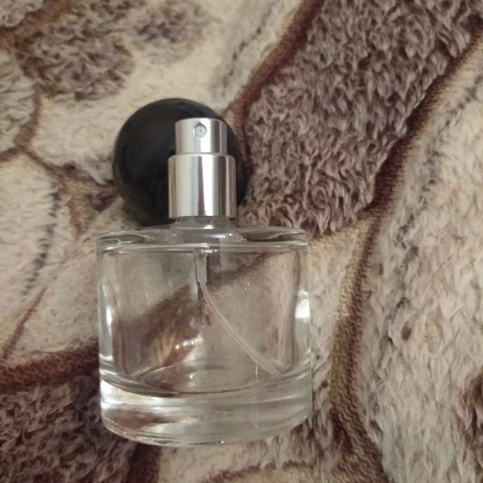 Фотография покупателя товара Флакон стеклянный для парфюма, с распылителем, 30 мл, d=4.6×6.8 см, прозрачный - Фото 1