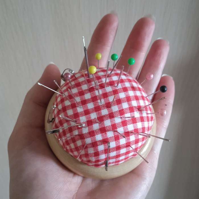 Фотография покупателя товара Игольница «Круг», на деревянной подложке, d=7 см, красная, белая - Фото 1