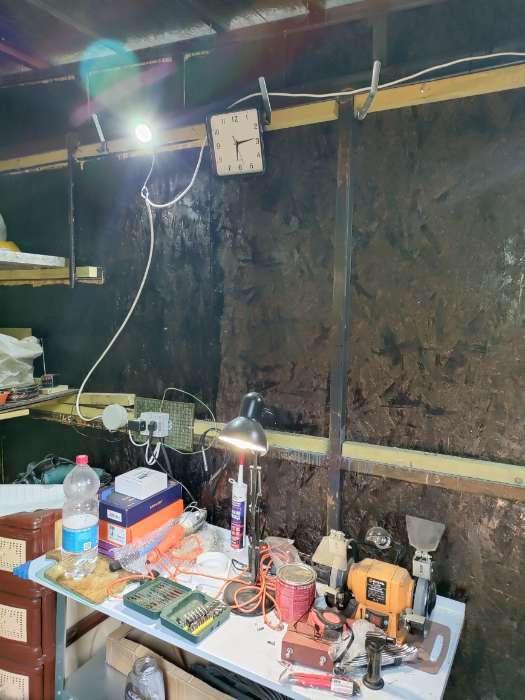 Фотография покупателя товара Часы настенные «Классик», 20×20 см, плавный ход - Фото 2