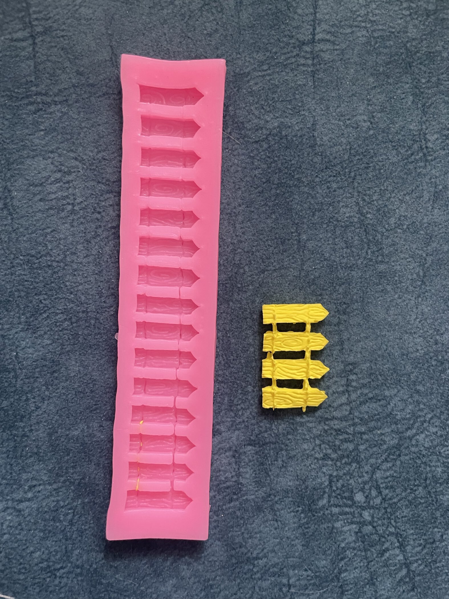 Фотография покупателя товара Молд для заливки Доляна «Заборчик», силикон, 16.5×3.6×0.8 см, розовый - Фото 1