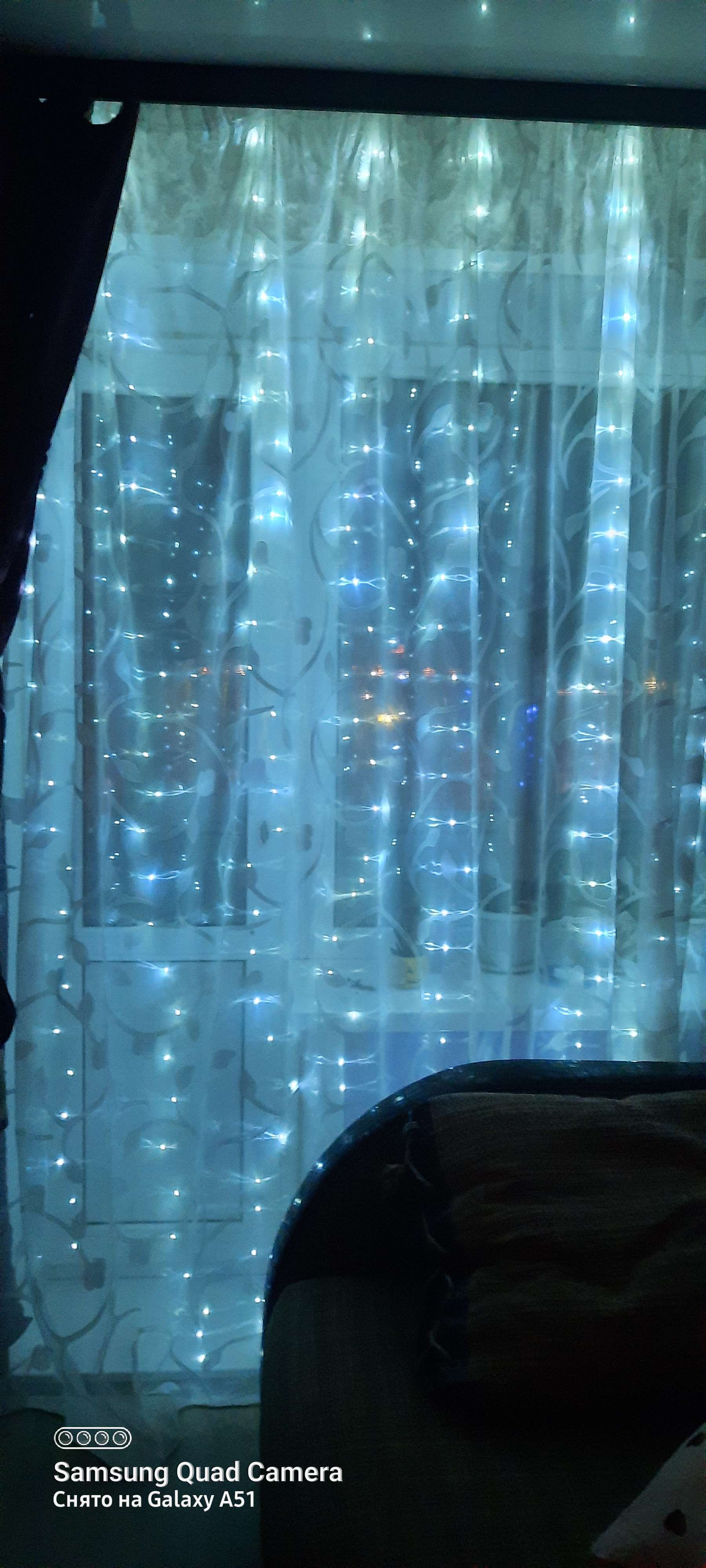 Фотография покупателя товара Гирлянда «Занавес» 2.8 × 3 м роса на крючках, с пультом, IP20, серебристая нить, 300 LED, свечение аквамарин, 8 режимов, USB - Фото 29