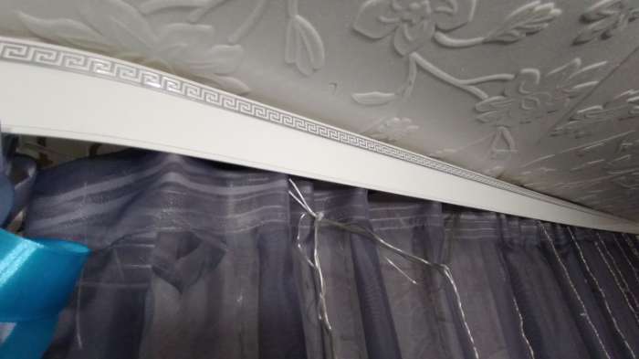 Фотография покупателя товара Декоративная планка «Лабиринт», длина 250 см, ширина 5 см, цвет белый/серебро - Фото 3