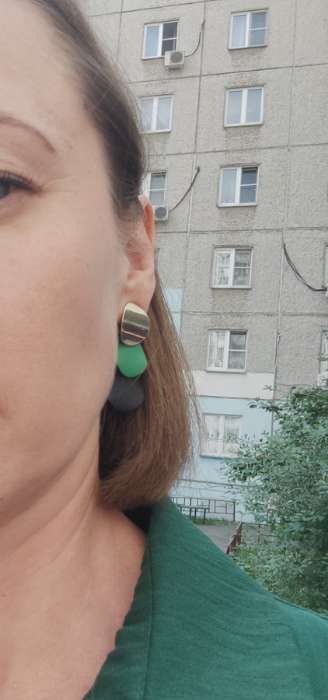 Фотография покупателя товара Серьги металл «Азелия» выгнутые круги, цвет чёрно-зелёный в золоте - Фото 1