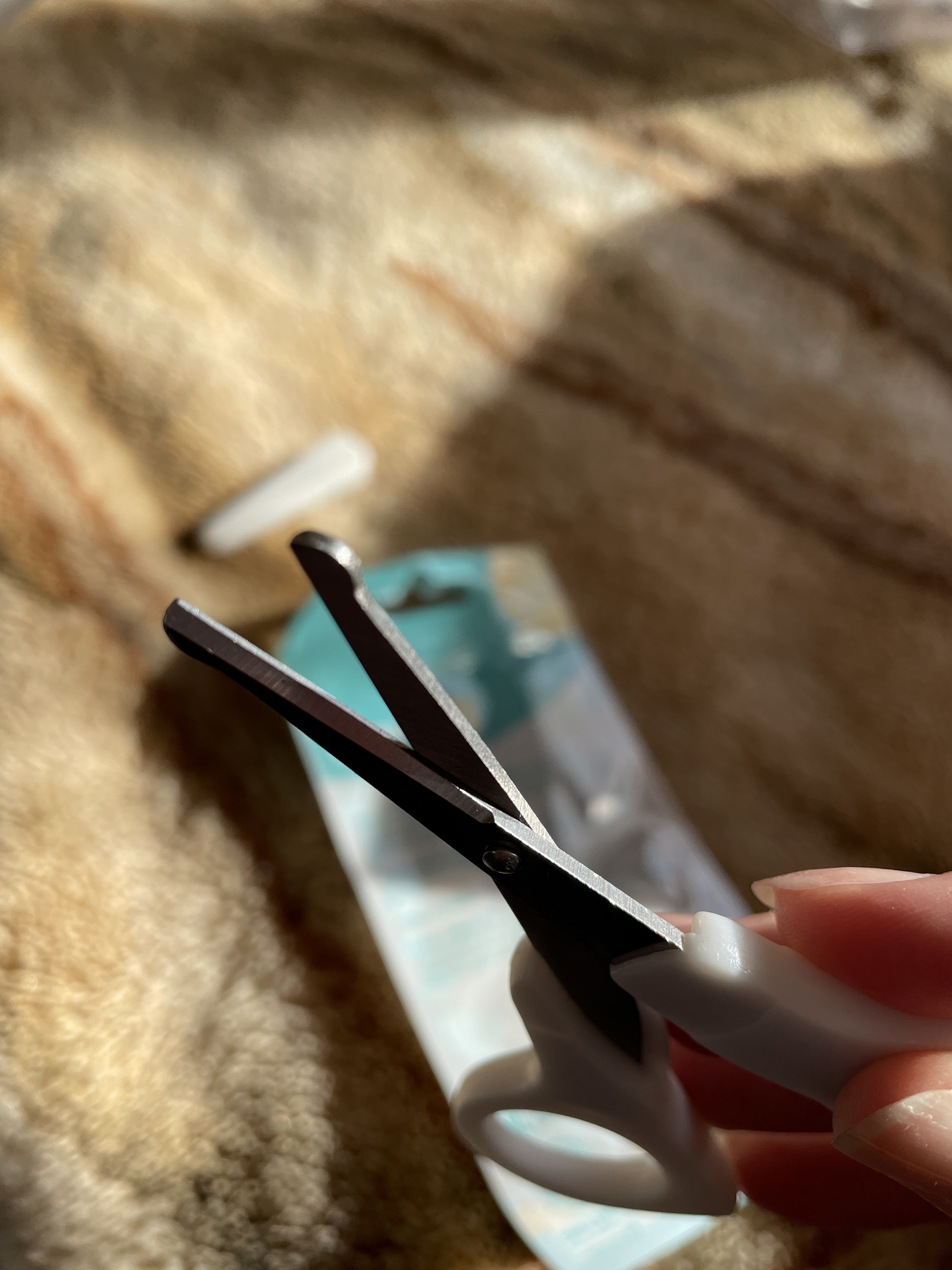 Фотография покупателя товара Детские маникюрные ножницы с колпачком, цвет белый - Фото 6