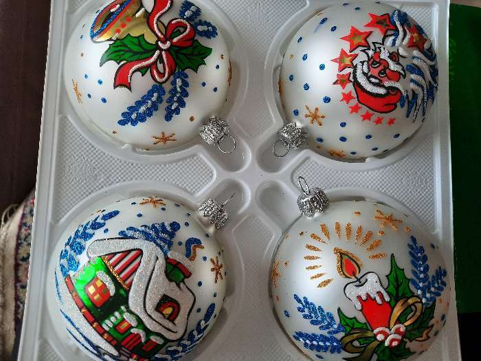 Фотография покупателя товара Набор новогодних шаров "Сочельник" (набор 4 шт), 7,5 см - Фото 2