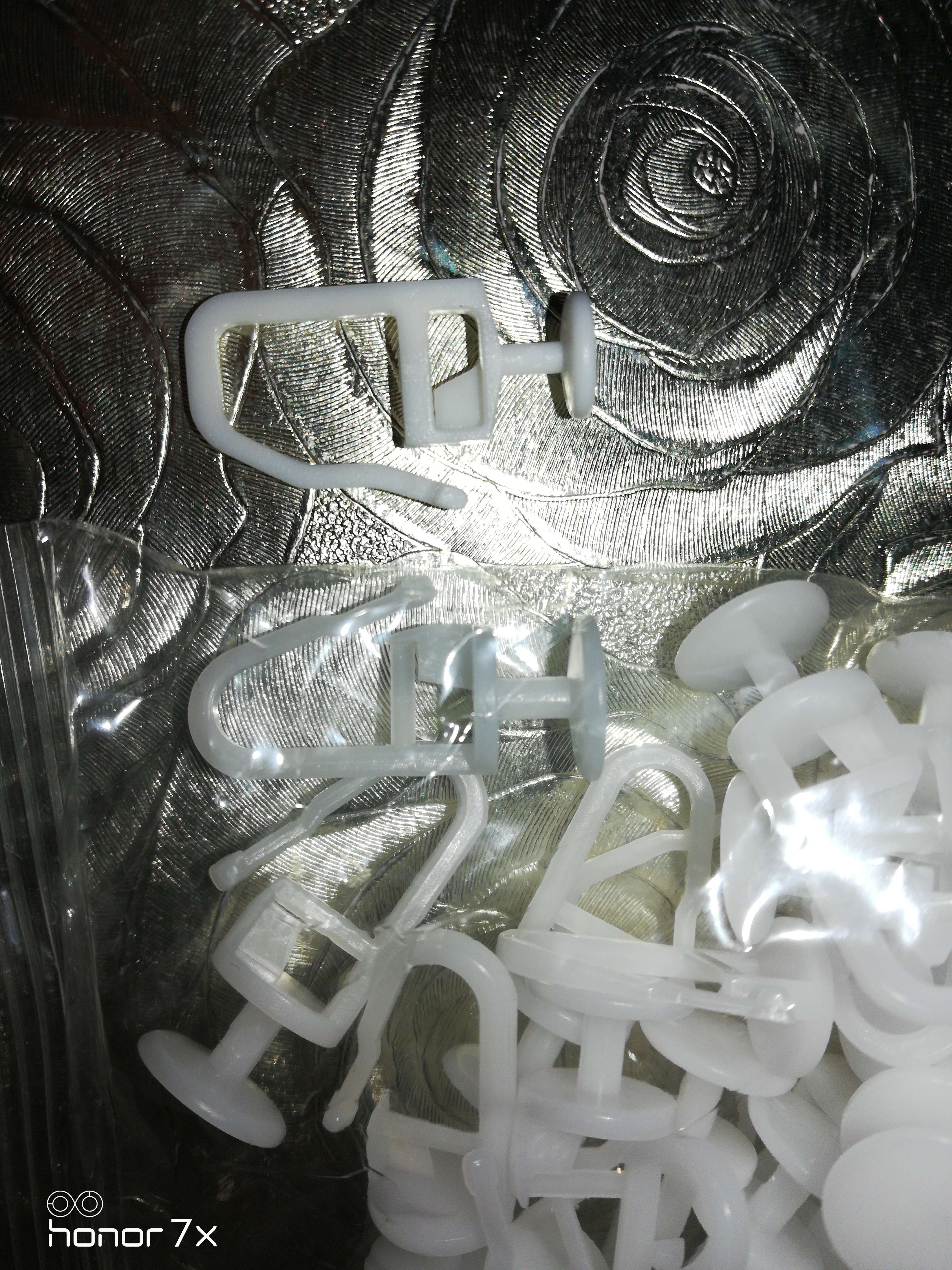 Фотография покупателя товара Крючок для штор, гвоздик с замком, 27 × 11 мм, цвет белый - Фото 1