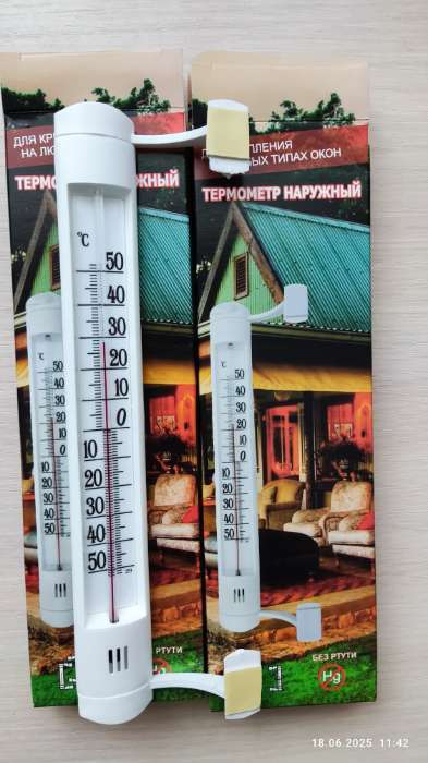 Фотография покупателя товара Термометр, градусник уличный, на окно, на липучке, от -50°С до +50°С, 21 х 6.5 см - Фото 1
