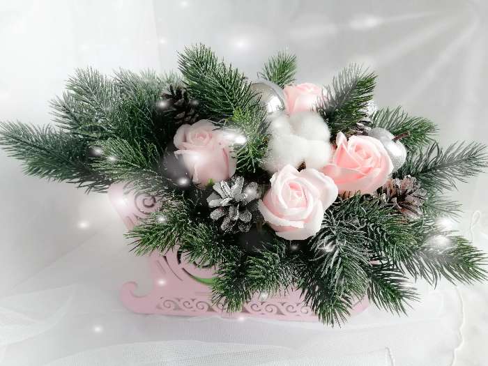 Фотография покупателя товара Кашпо деревянное, 23×10×14 см "Новогоднее. Санки", подарочная упаковка, розовая пастель - Фото 2