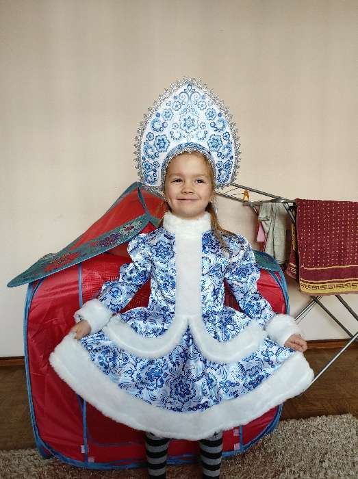 Фотография покупателя товара Карнавальный костюм «Снегурочка», бело-голубые узоры, размер 34, рост 134 см - Фото 8