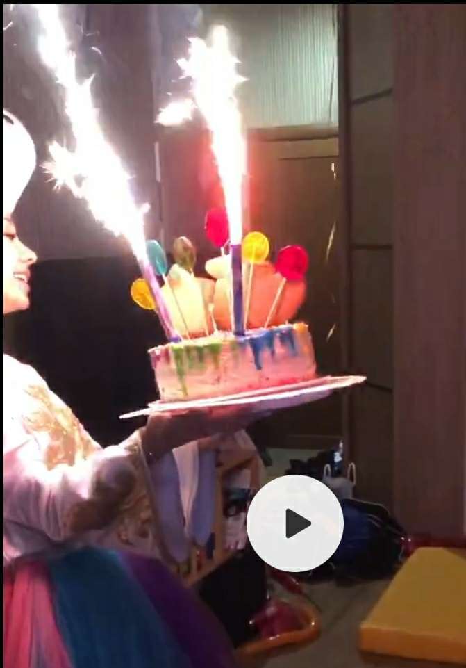 Фотография покупателя товара Свечи фонтаны для торта "Золотые искры", 17,5 см, 60 секунд, 4 шт - Фото 62