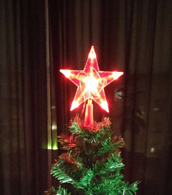 Фотография покупателя товара Светодиодная верхушка на ёлку «Звезда красная» 15 см, 10 LED, провод 2 метра, 220 В, свечение красное - Фото 24