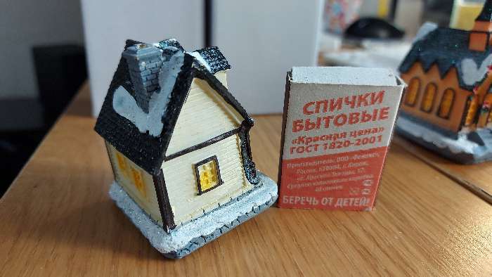 Фотография покупателя товара Светодиодная фигура «Зимний домик», керамика, батарейки AG13х2, свечение тёплое белое - Фото 6