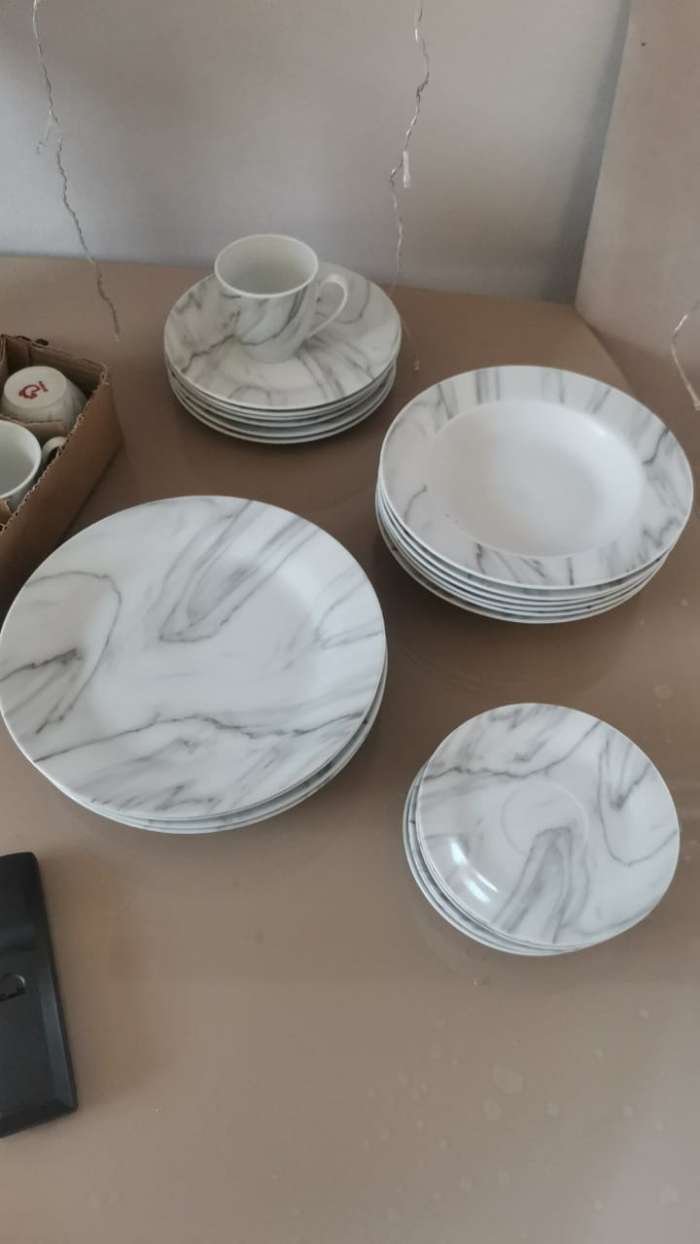 Фотография покупателя товара Набор керамической посуды Доляна «Мрамор», 24 предмета: тарелки d=19/21/24 см, чайная пара 200 мл, цвет розовый - Фото 4