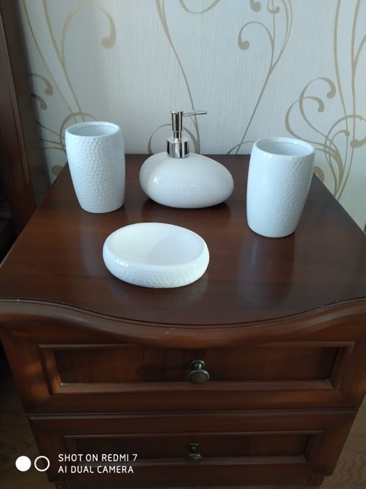 Фотография покупателя товара Набор аксессуаров для ванной комнаты «Камни», 4 предмета (дозатор 450 мл, мыльница, 2 стакана), цвет белый - Фото 2