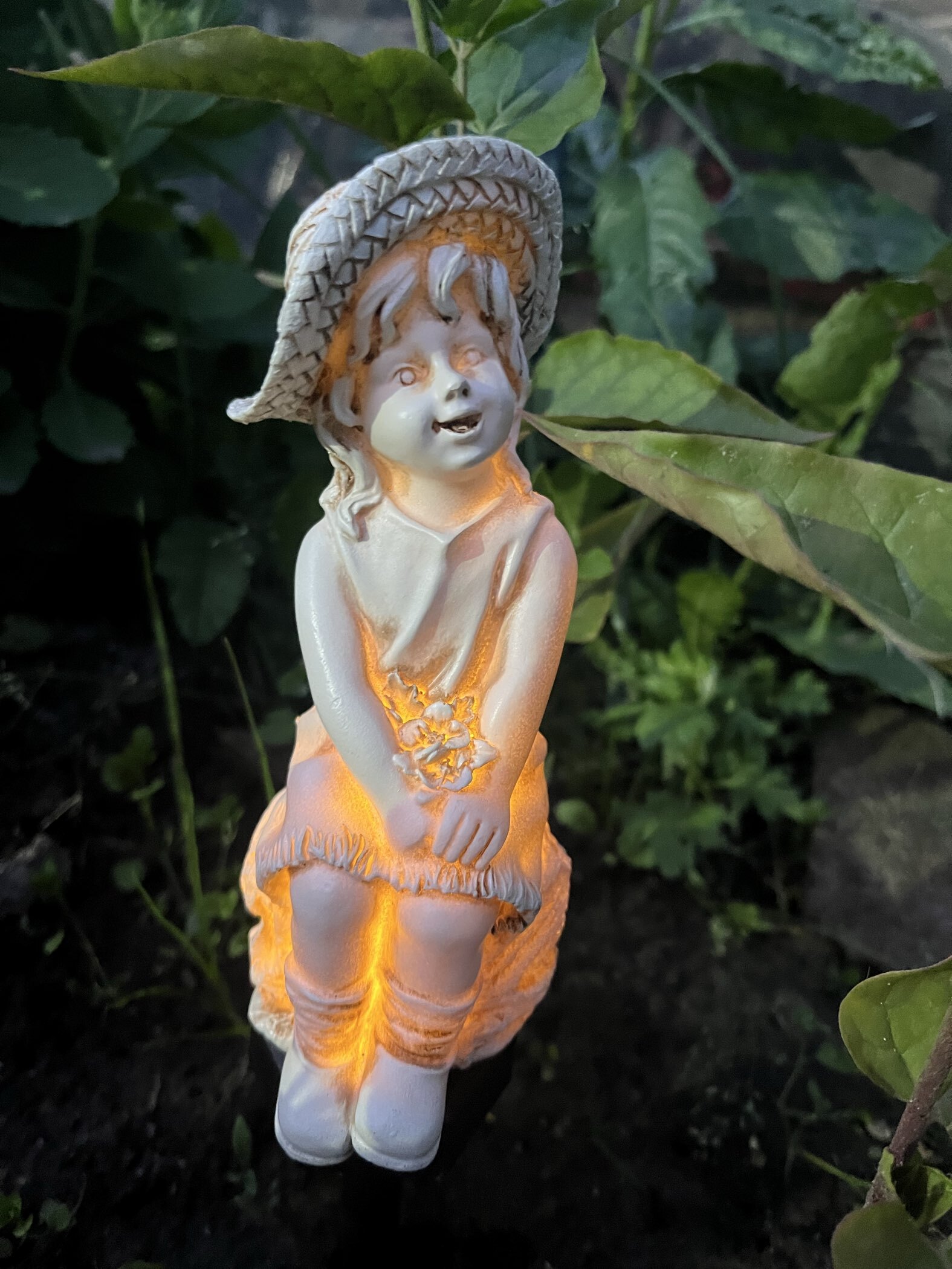 Фотография покупателя товара Садовый светильник на солнечной батарее «Девочка», 47 см, 1 LED, свечение тёплое белое - Фото 1