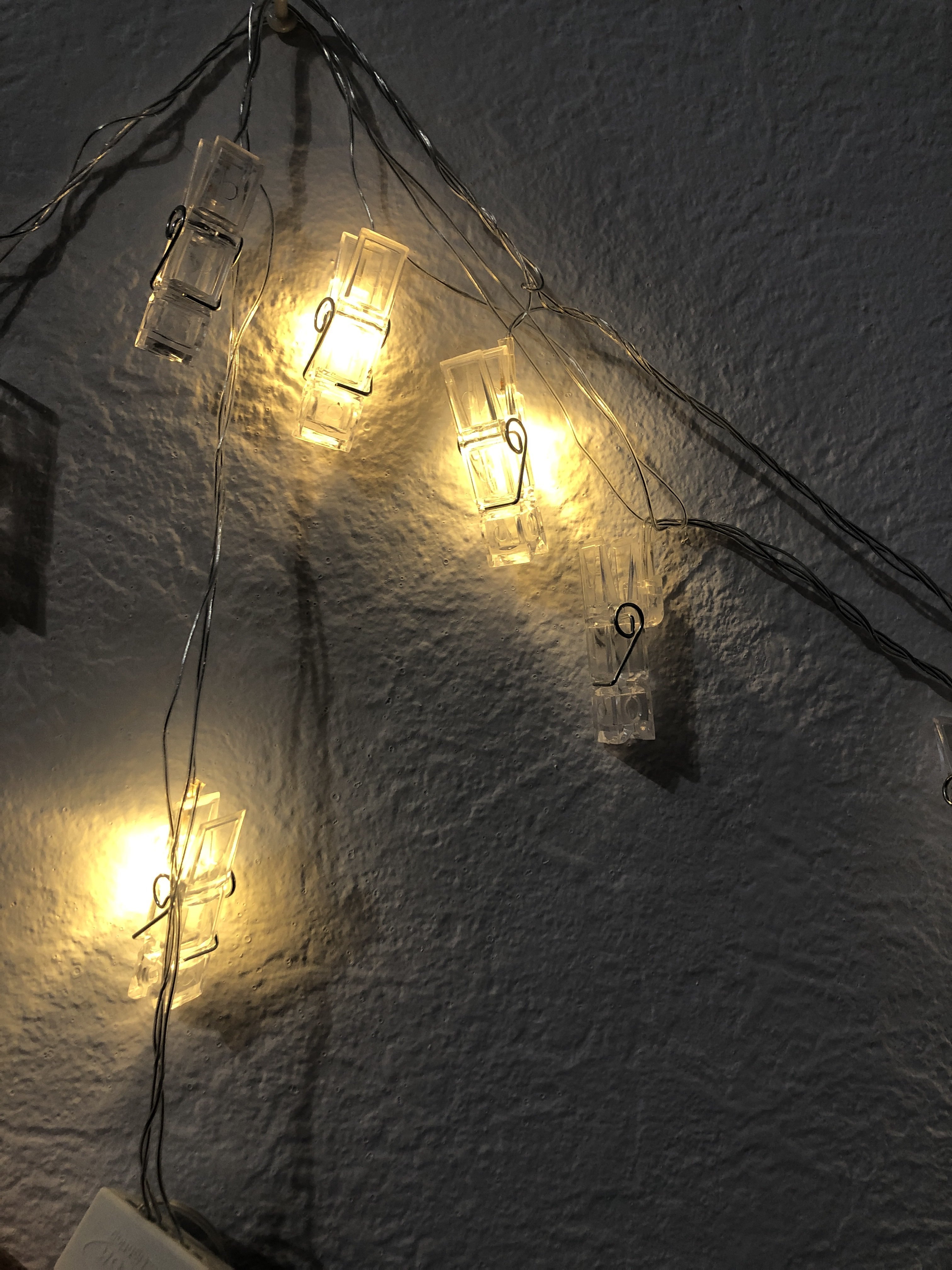 Фотография покупателя товара Гирлянда «Нить» 5 м с насадками «Прищепки», IP20, прозрачная нить, 30 LED, свечение тёплое белое, 8 режимов, 220 В - Фото 22