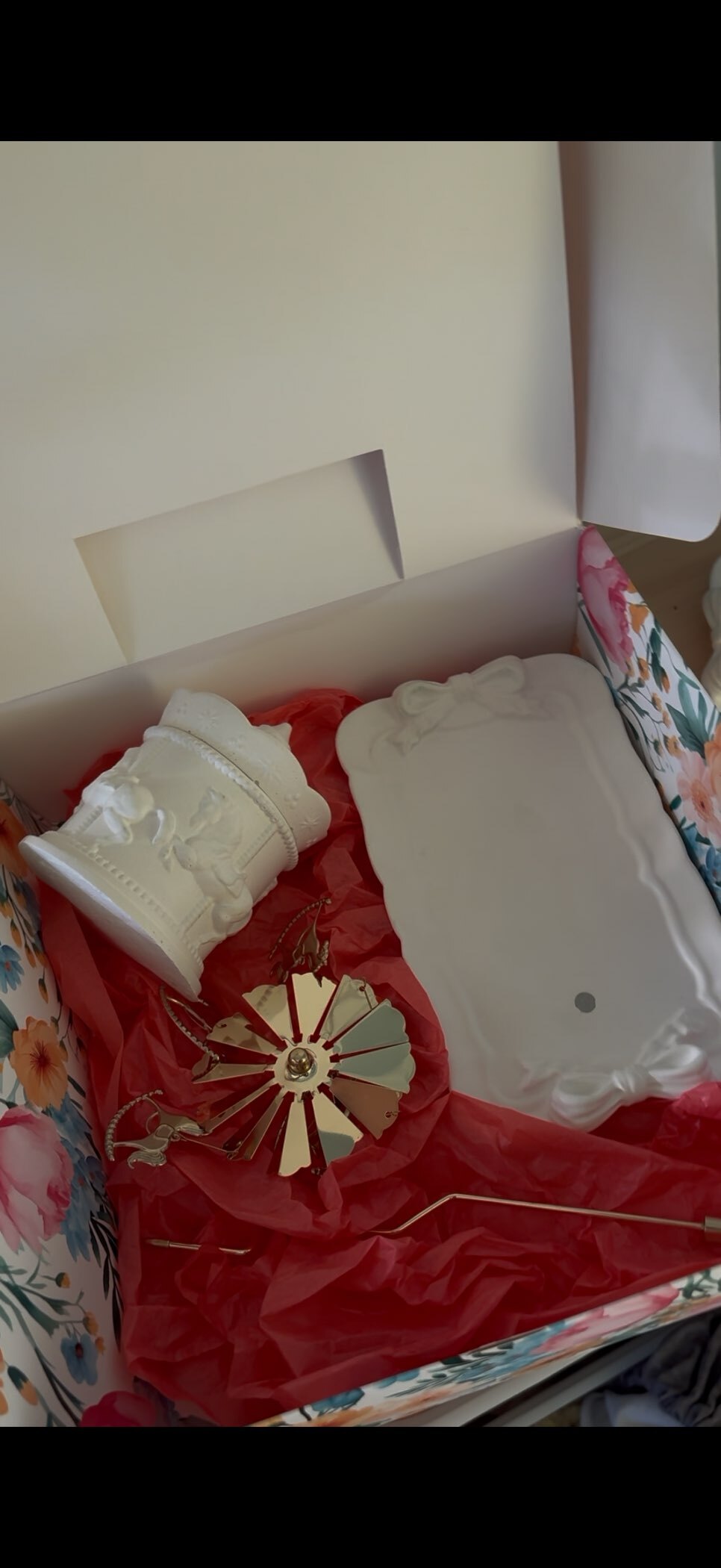 Фотография покупателя товара Коробка подарочная складная, упаковка, «Расцветай», 26×26×8 см - Фото 1