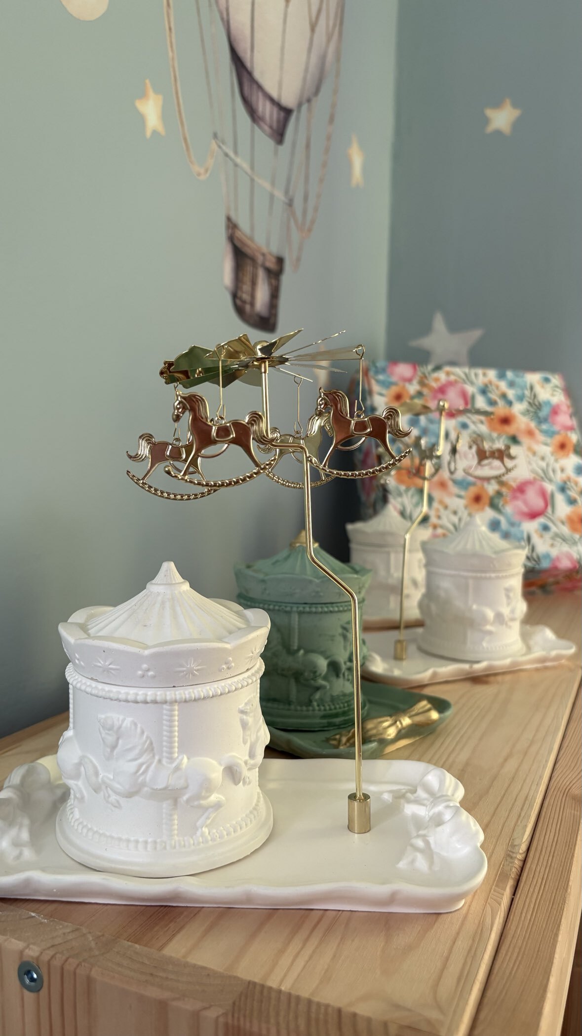 Фотография покупателя товара Коробка подарочная складная, упаковка, «Расцветай», 26×26×8 см - Фото 2