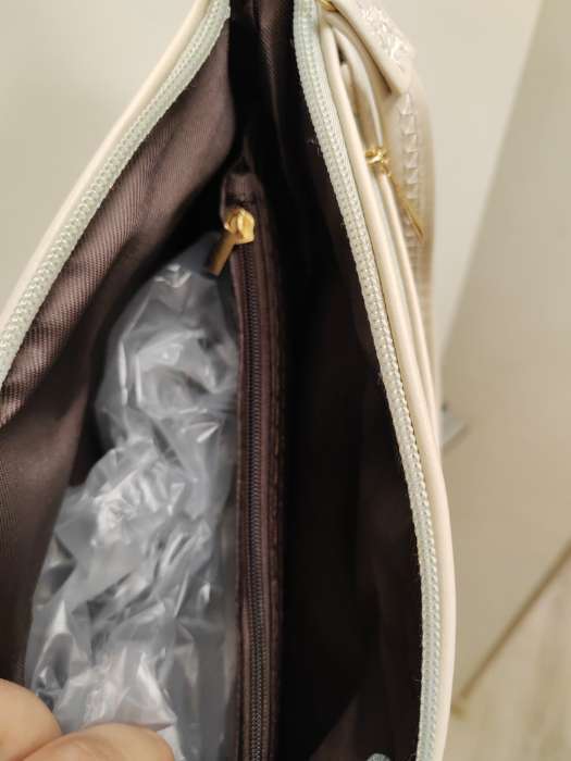 Фотография покупателя товара Сумка женская кросс-боди на молнии, 23×9×15 см, пудровая - Фото 2