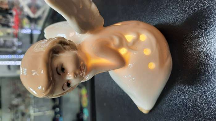 Фотография покупателя товара Фигурка светящаяся «Девочка-ангел сидит», керамика, 6×8×9 см - Фото 2