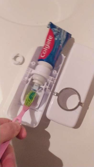 Фотография покупателя товара Держатель для зубных щёток и выдавливатель для зубной пасты, 15,4×6×6 см (для пасты), 11,5×5,5×3,5 см (для щёток), цвет МИКС - Фото 12