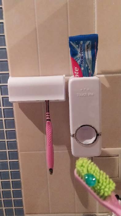 Фотография покупателя товара Держатель для зубных щёток и выдавливатель для зубной пасты, 15,4×6×6 см (для пасты), 11,5×5,5×3,5 см (для щёток), цвет МИКС - Фото 14