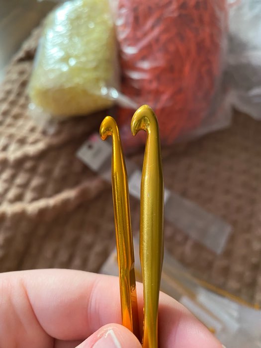 Фотография покупателя товара Крючок для вязания, двусторонний, d = 6/7 мм, 13 см, цвет золотой - Фото 8