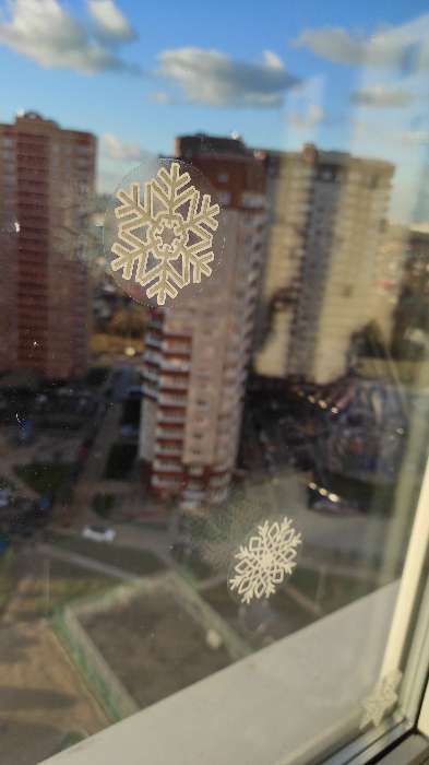 Фотография покупателя товара Наклейки интерьерные новогодние "Снежинки", (набор 25 шт), белые, золото, серебро, 4х4 см - Фото 19