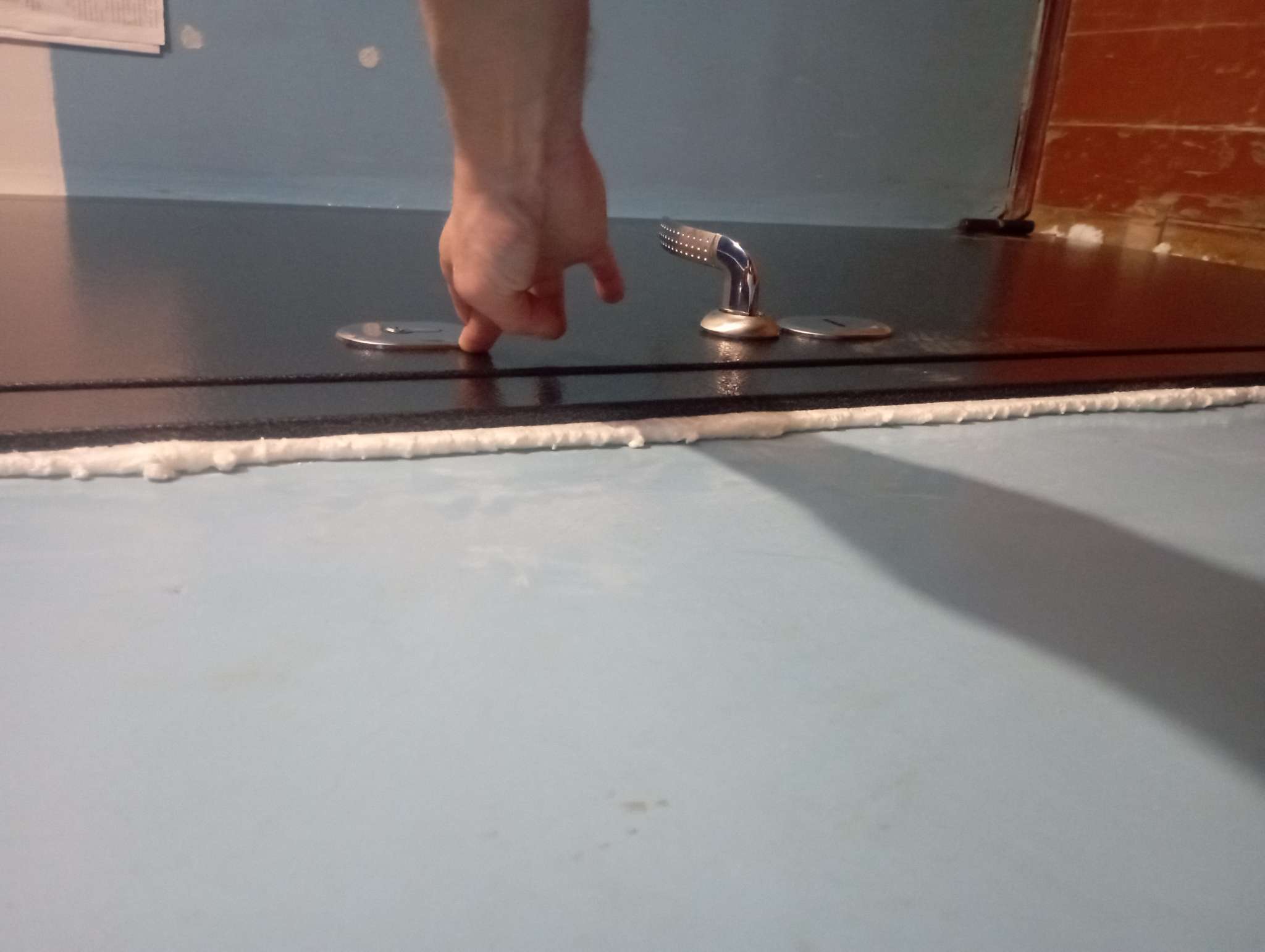 Фотография покупателя товара Входная дверь в квартиру «Берлога. Сити Антик Лофт», 870×2050 мм, левая, цвет антик серебро/бетон светлый - Фото 3