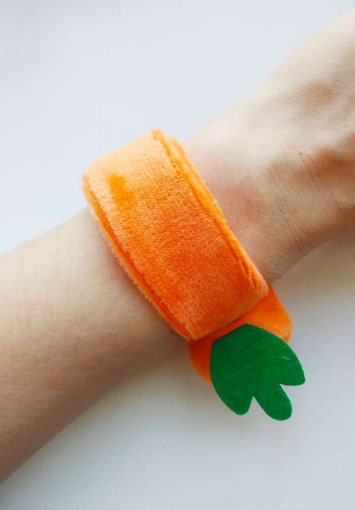 Фотография покупателя товара Игольница на браслете «Морковка», 23 × 4,5 см, цвет оранжевый