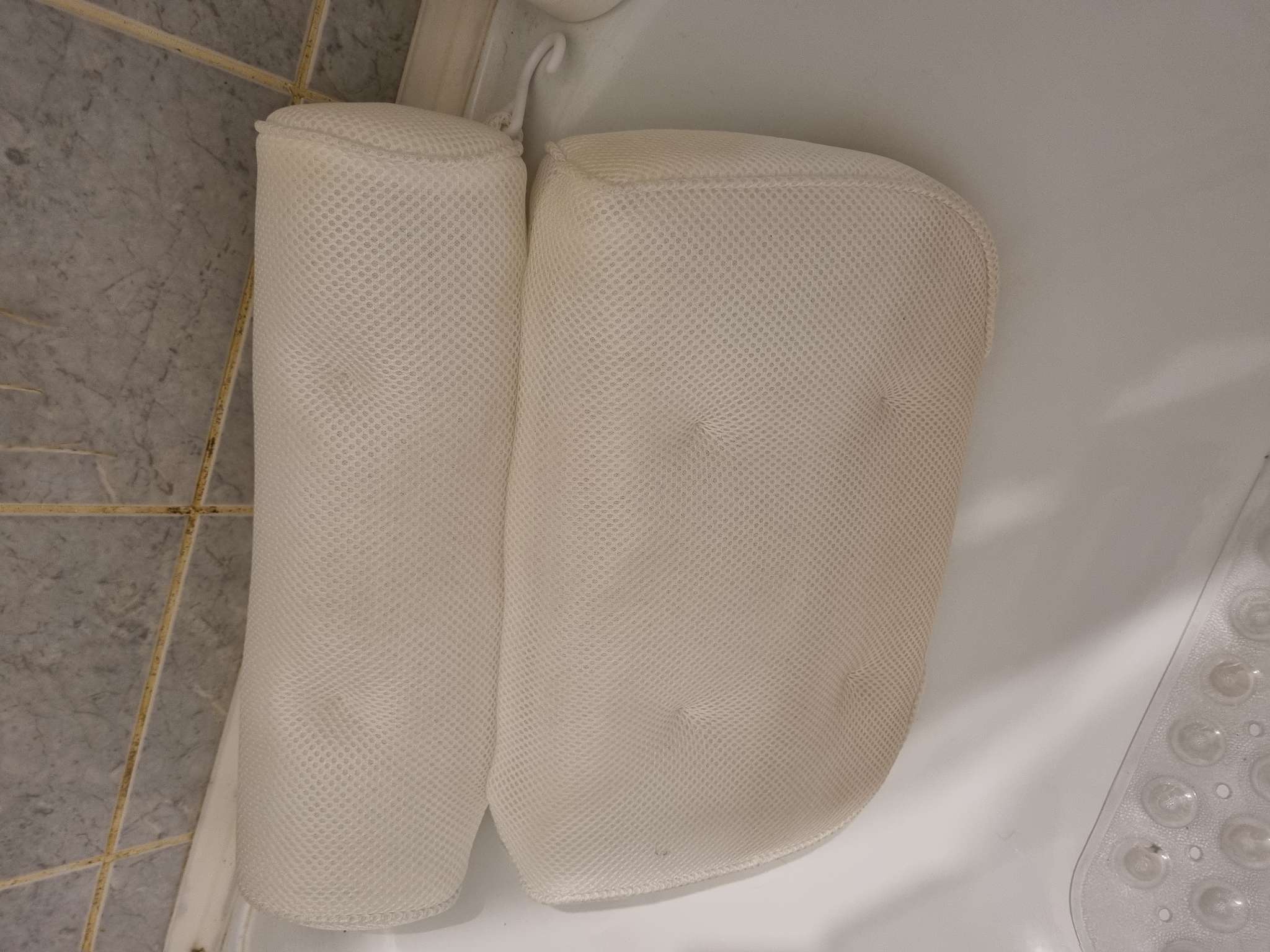 Фотография покупателя товара Подушка для ванной SPA Premium, на присосках, белая - Фото 2