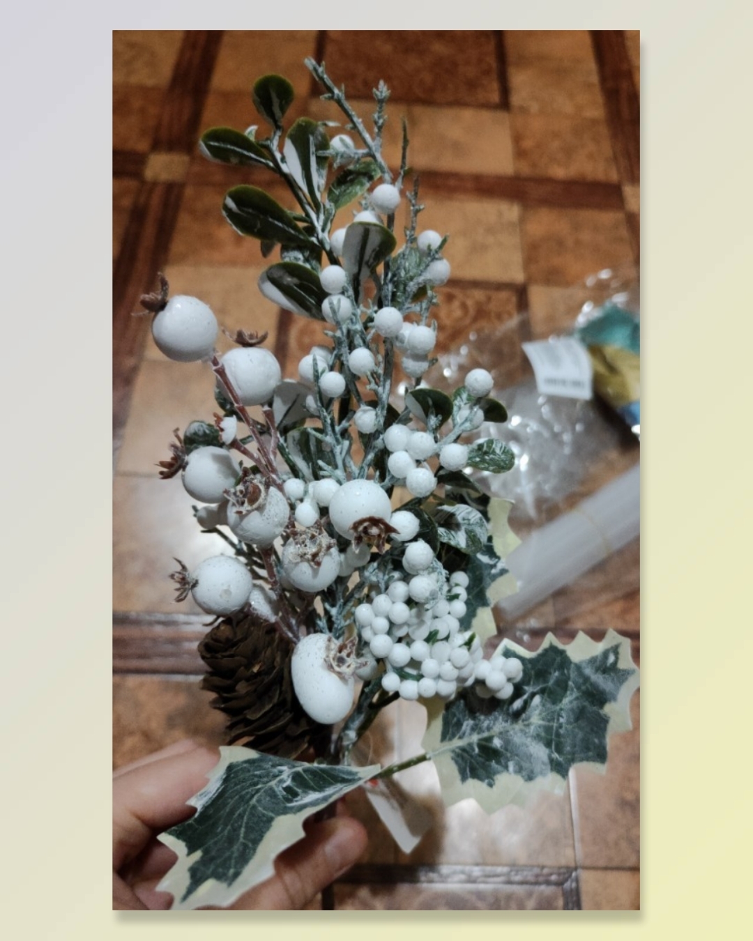 Фотография покупателя товара Декор "Зимние грезы" ягодки белые листья шишка, 26 см
