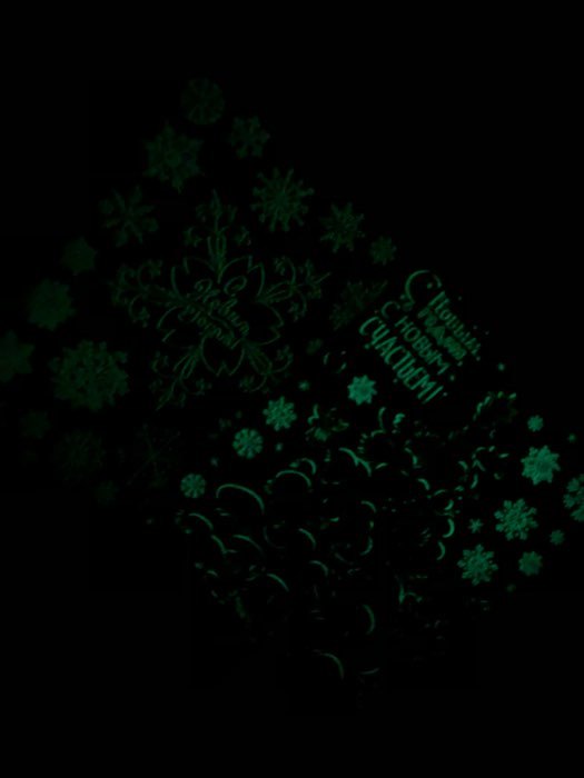Фотография покупателя товара Интерьерная наклейка со светящимся слоем «Снежинки», 21 х 29,7 см