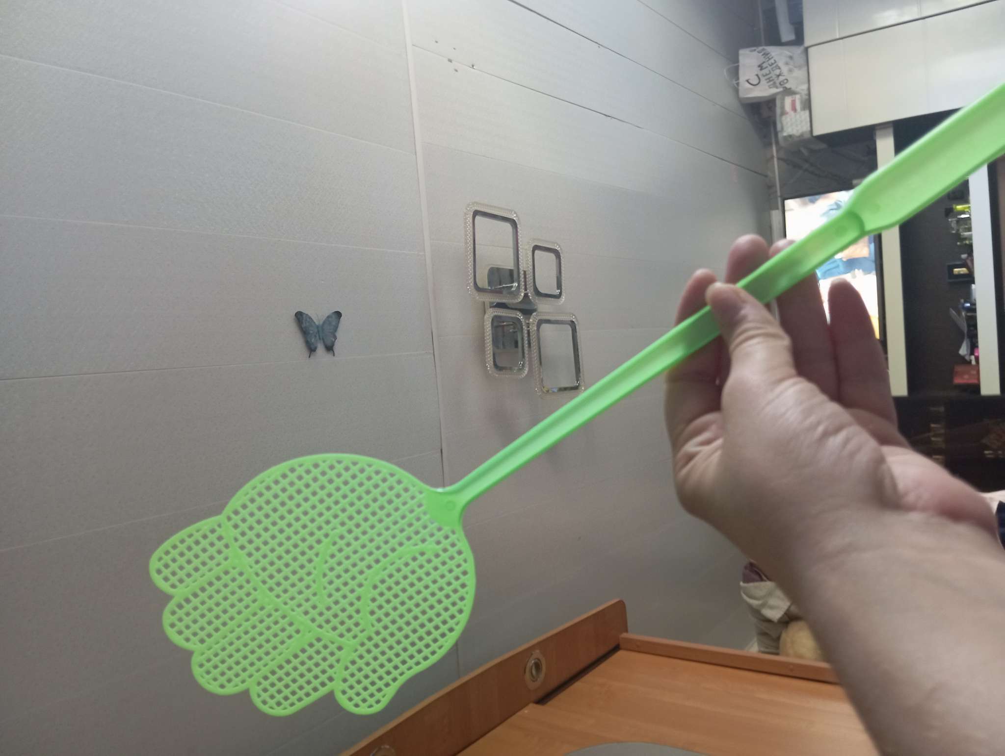 Фотография покупателя товара Мухобойка для защиты от насекомых «Рука», 41×11 см, МИКС - Фото 1