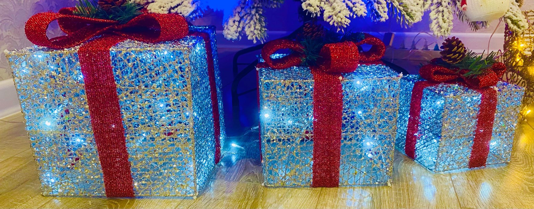 Фотография покупателя товара Светодиодная фигура «Подарки с красной лентой» 15, 20, 25 см, текстиль, металл, 220 В, свечение тёплое белое - Фото 4