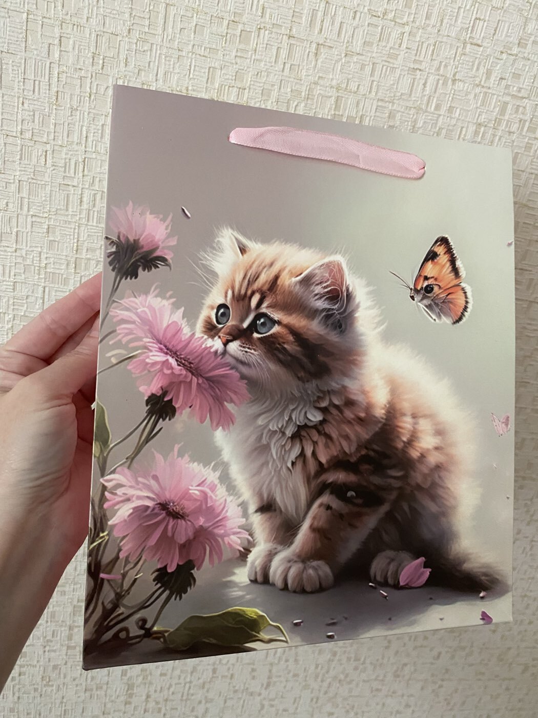 Фотография покупателя товара Пакет подарочный ламинированный вертикальный «Котёнок», 21×25×8 см - Фото 1