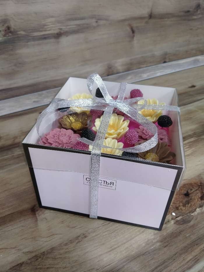 Фотография покупателя товара Коробка подарочная для цветов с PVC крышкой, упаковка, «Счастья в каждом мгновении», 17 х 12 х 17 см - Фото 2