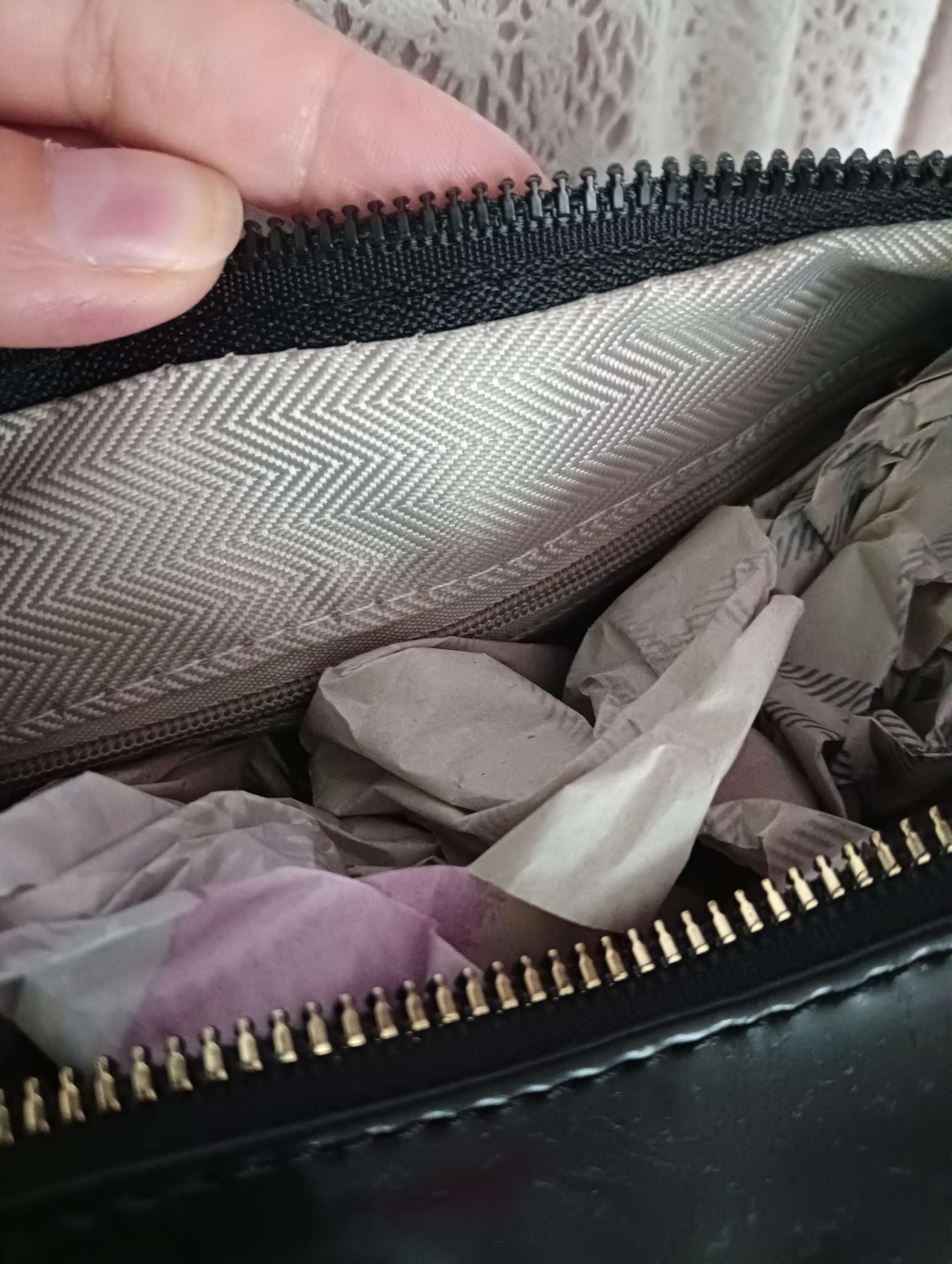 Фотография покупателя товара Сумка женская багет на молнии, 26.5×7.5×20 см, бежевая - Фото 2