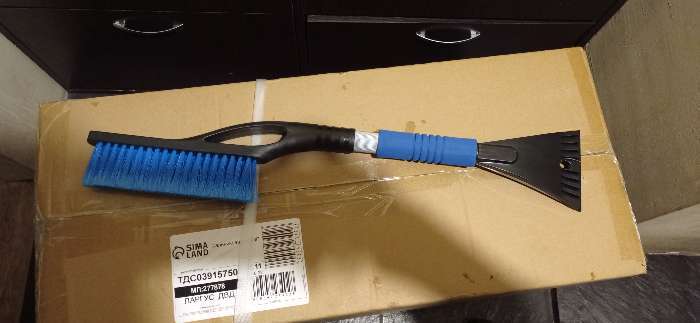 Фотография покупателя товара Щетка сметка TORSO, 63 см, со скребком, мягкая ручка, синий - Фото 2