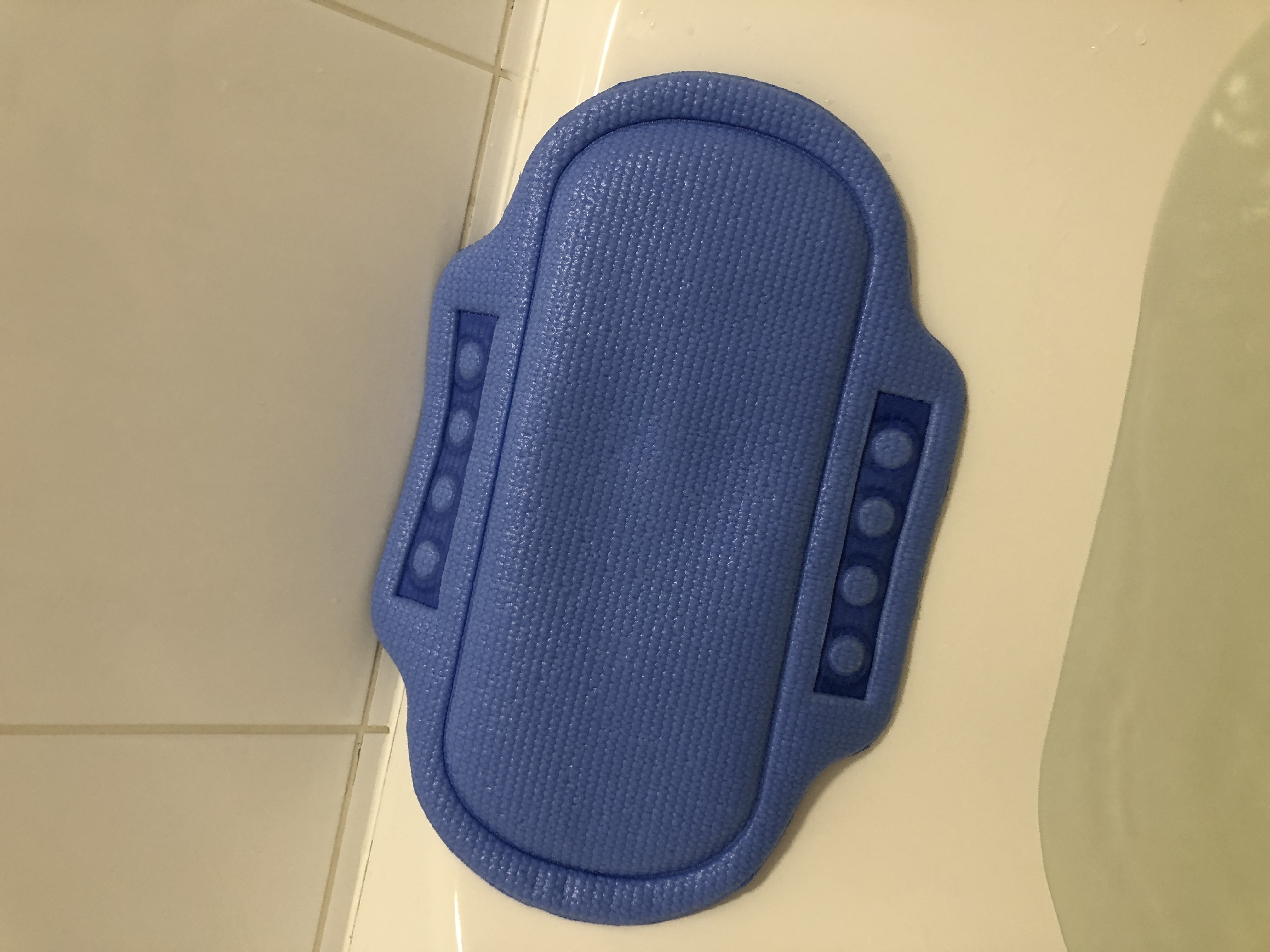 Фотография покупателя товара Подушка для ванны с присосками «Спа», 25×37 см, цвет МИКС - Фото 1