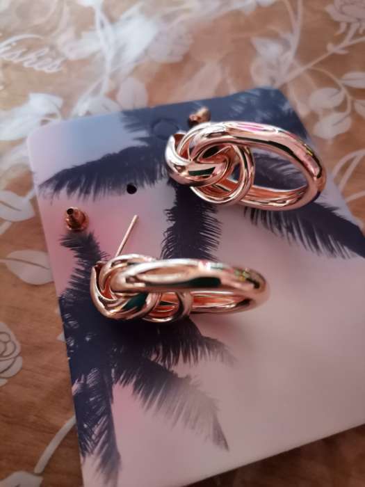 Фотография покупателя товара Серьги металл «Геометрия» овалы на кольце, цвет серебро - Фото 2