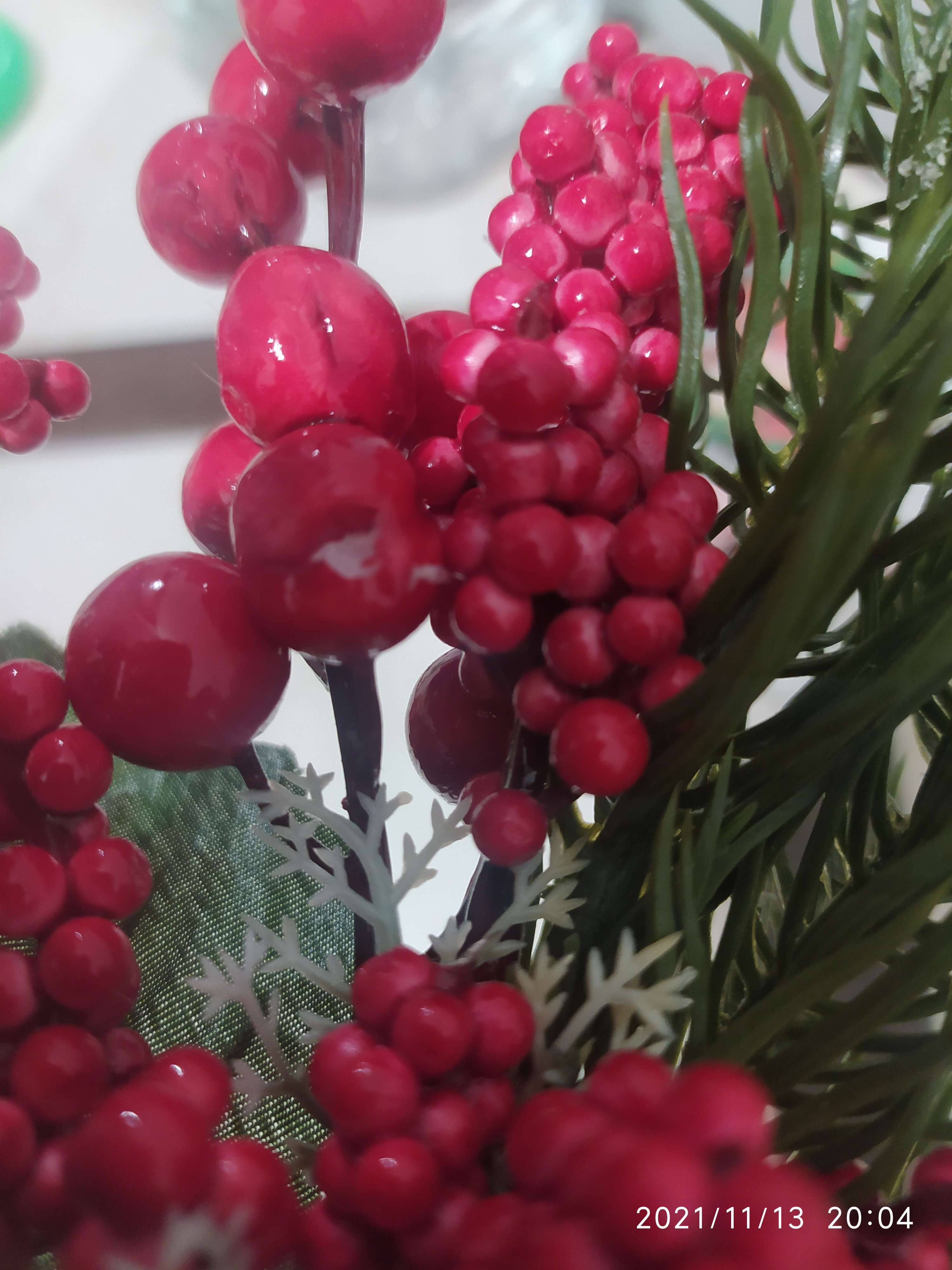 Фотография покупателя товара Декор "Зимнее очарование" веточка хвои с ягодками в снегу, 29 см - Фото 4