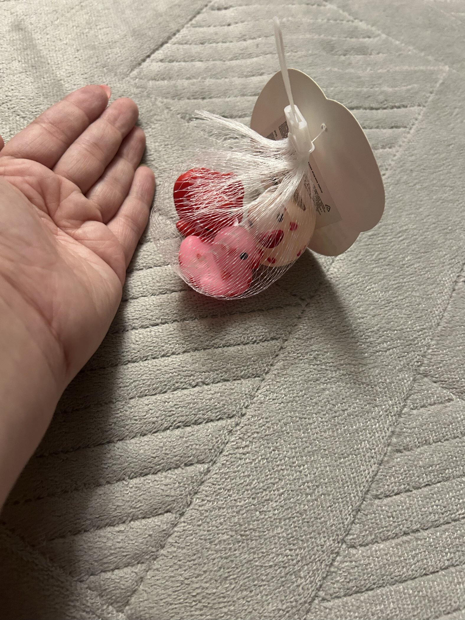 Фотография покупателя товара Резиновые игрушки для ванны «Уточки сердечки», в наборе 3 шт. - Фото 2