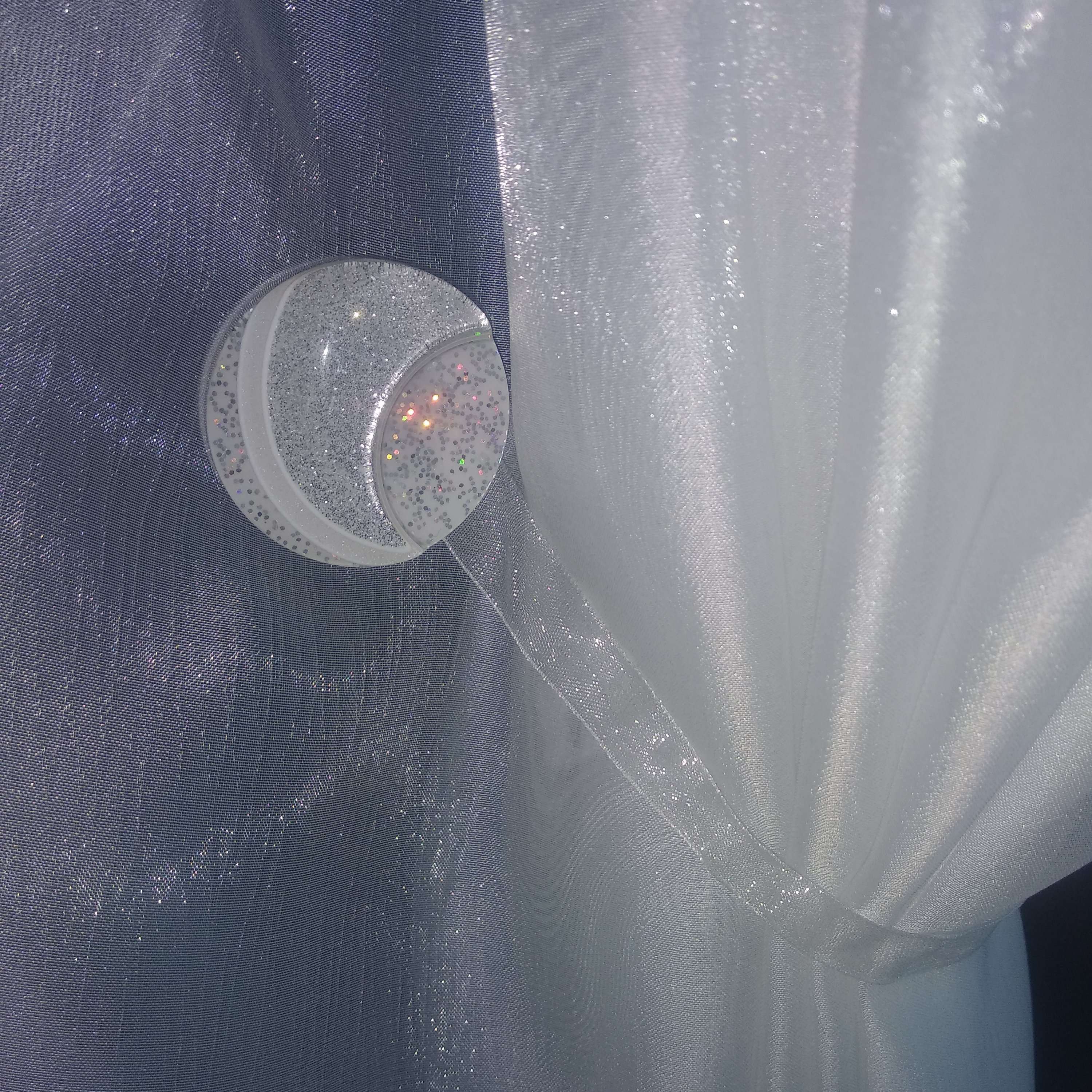 Фотография покупателя товара Подхват для штор «Месяц», d=4 см, цвет серебряный/белый - Фото 3